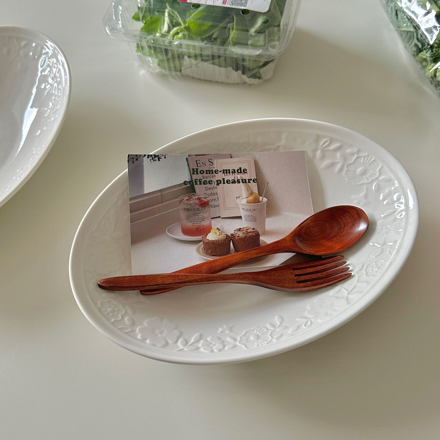 Embossed Ceramic Dinner Plate, 18.5 cm